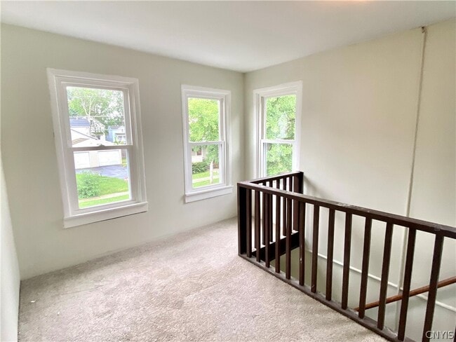 Building Photo - 17 Florence St