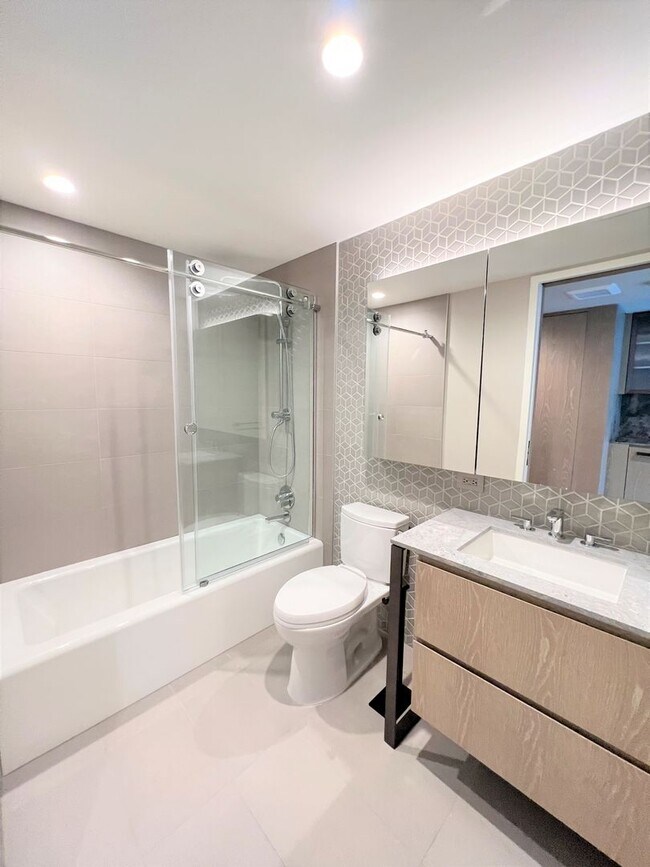 Building Photo - Koula - Luxurious studio in Kakaako