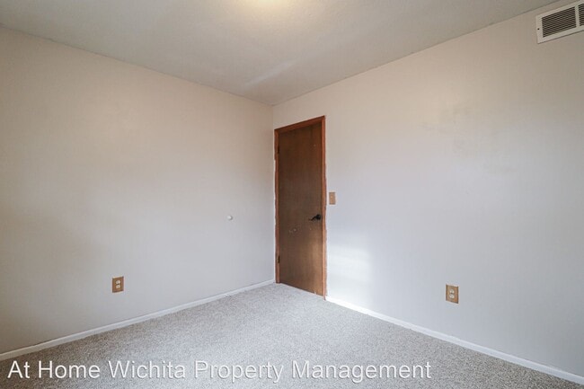 Building Photo - 3 br, 3 bath House - 2215 South Lori Lane