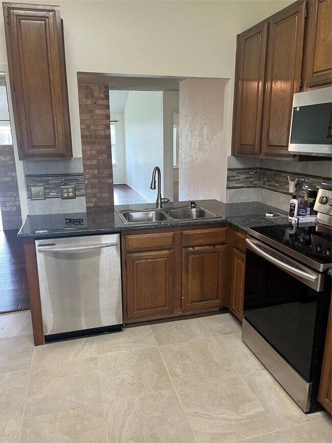 Building Photo - 4250 Bridledon Ln