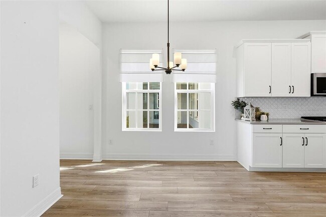 Building Photo - 1859 Treasure Cv