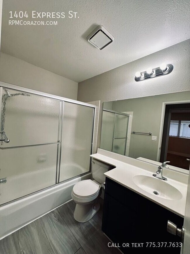 Building Photo - 1404 Express St