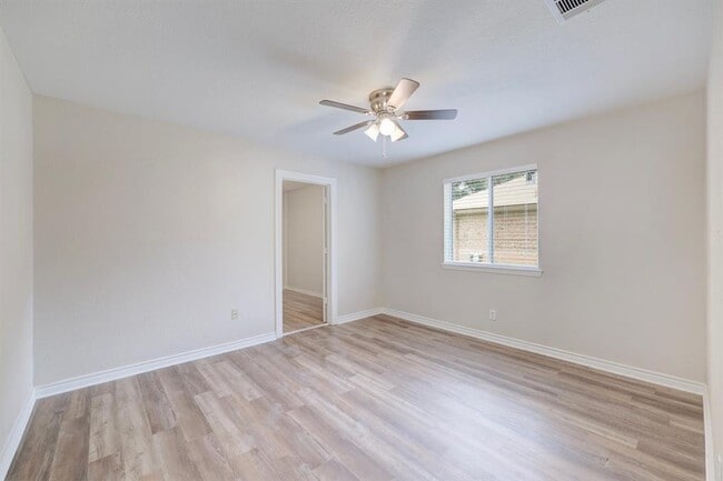 Building Photo - 200 Woodmont Dr