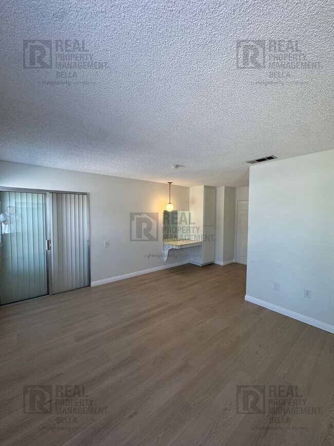 Building Photo - 55+ Community Gem: Open Floor Plan, Large Backyard & Clubhouse Amenities