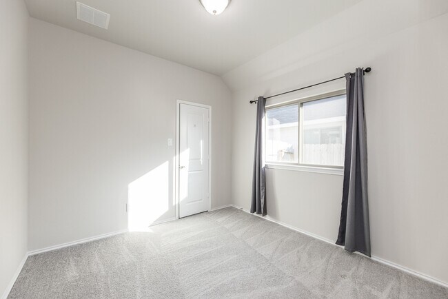 Building Photo - 8918 Oak Ivy Ln