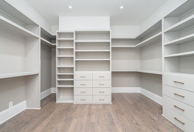 Building Photo - 909B Gale Ln