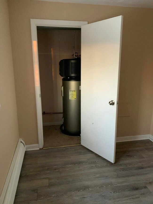 Building Photo - 819 Westminster Hill Rd