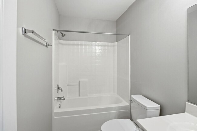 Building Photo - Comfortable 3BR Ranch with 2-Car Garage in Northwoods Pointe