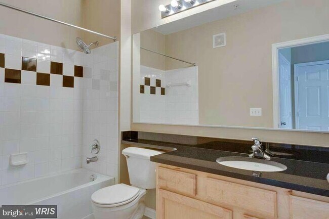 Building Photo - 2765 Centerboro Dr