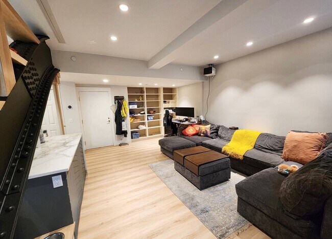 Building Photo - 416 Commonwealth Ave