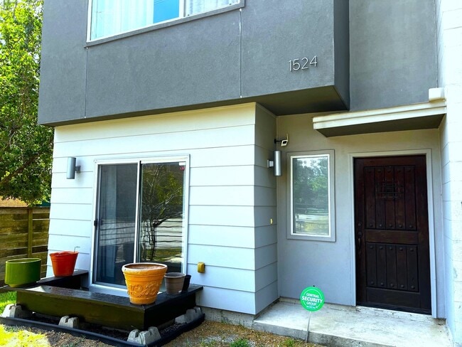 Building Photo - 1524 Blodgett St