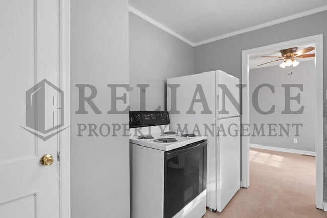 Building Photo - 3627 E 10th St N