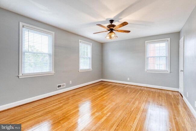 Building Photo - 1517 Dellsway Rd