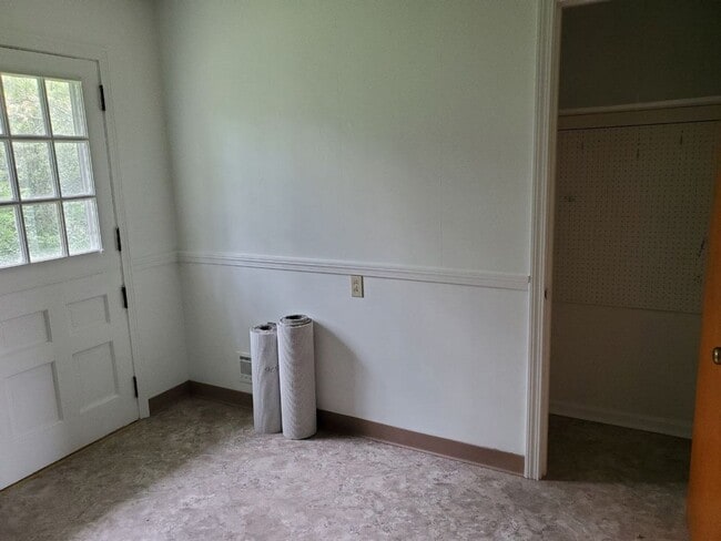 Building Photo - 2 Bedroom Single Family One Level Home