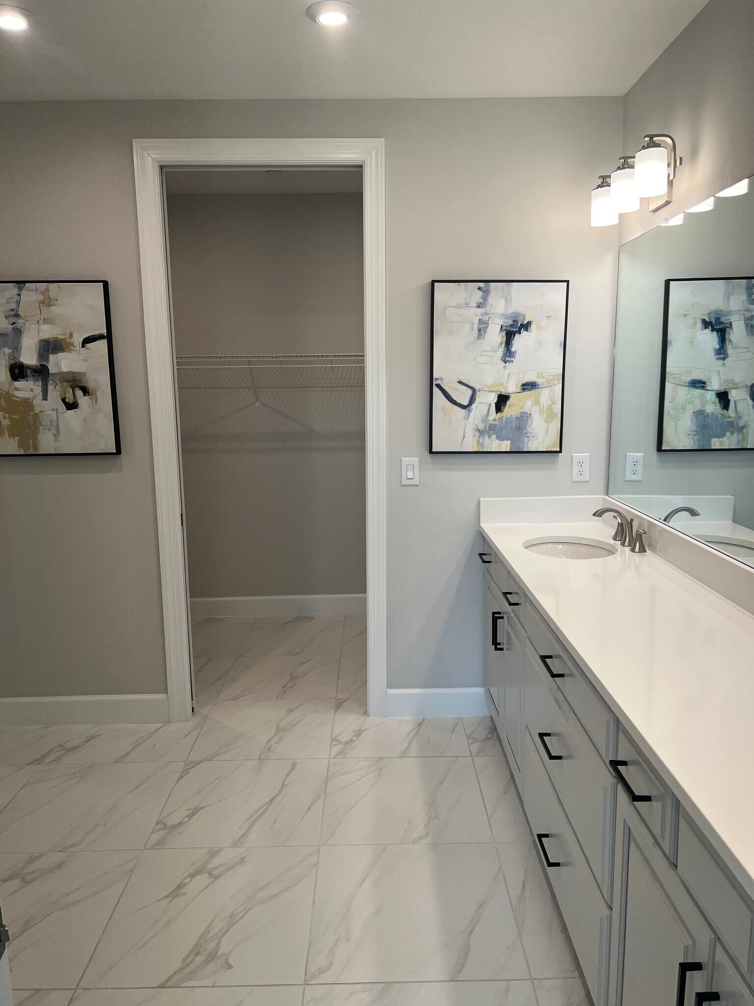 Building Photo - 15257 Zeno Way