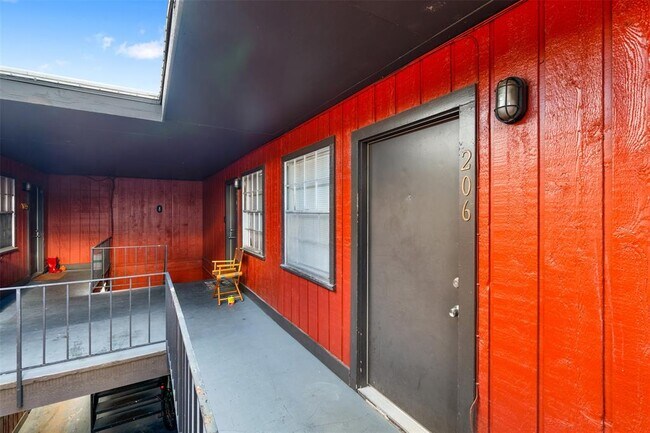 Building Photo - 307 E 31st St