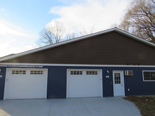 Building Photo - 210 Holm Ave