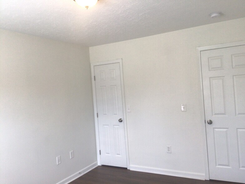 Building Photo - 2070 Whispering Wind Ln