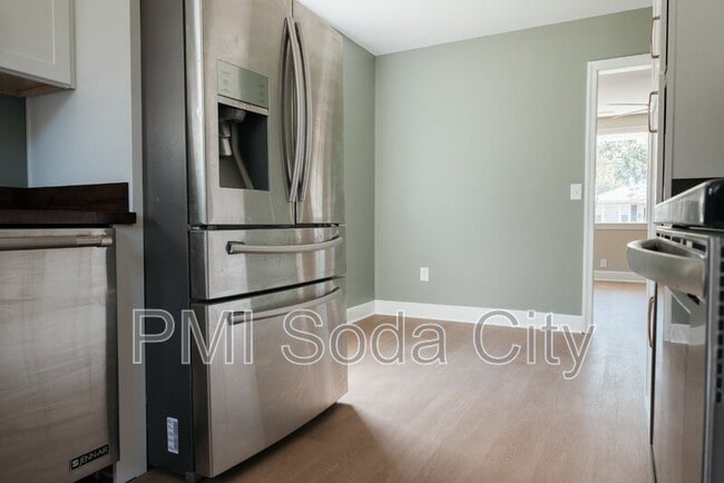 Building Photo - 332 Guilford St