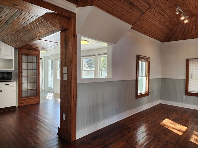 Building Photo - 1906 Edwin Kirkman Historic Home in Swansboro, NC