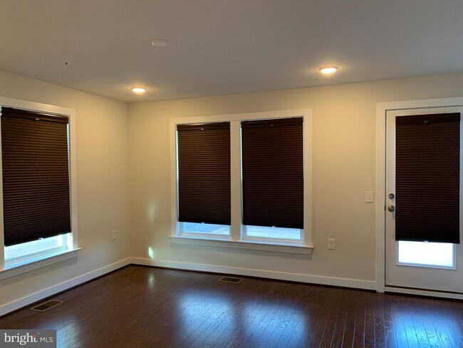 Building Photo - 13348 Sherwood Park Ln