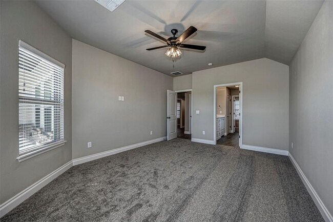 Building Photo - Beautiful 4 bedroom in Yukon