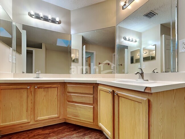 Building Photo - 2785 Eagle Haven Dr