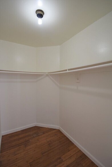 Building Photo - 6401 Riverton Ave