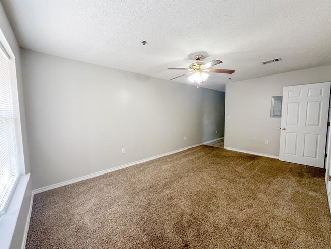 Building Photo - 224 Runnymeade Dr