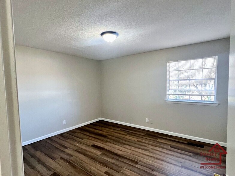 Building Photo - 4127 Wilkesview Dr