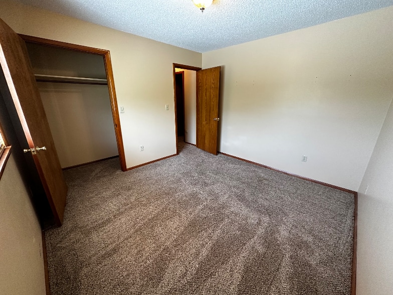 Building Photo - 5 Pleasant Ridge Dr