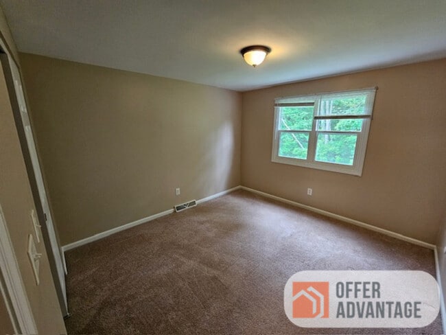 Building Photo - 137 Creekside Dr
