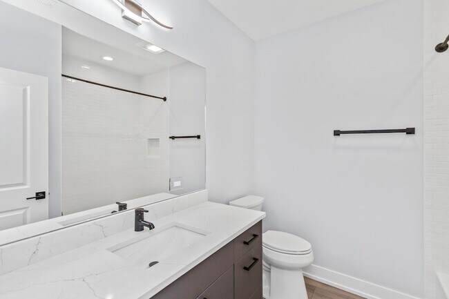 Building Photo - 6343 S Drexel Ave
