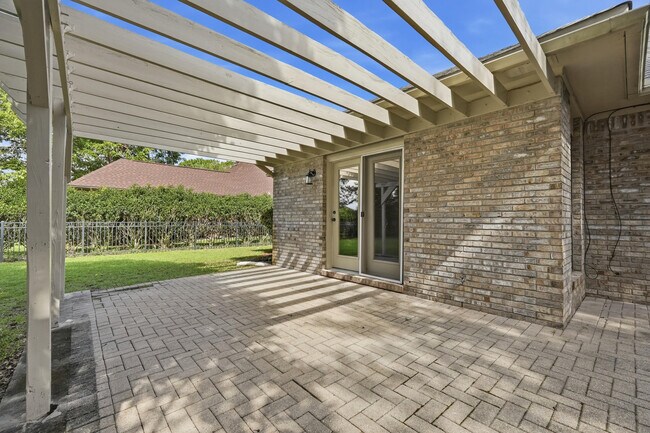 Building Photo - 116 Baywind Dr