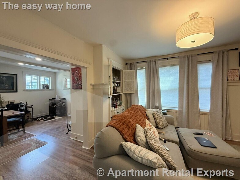 Building Photo - 3 A Lakeview St