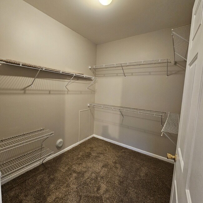 Building Photo - Spacious 2-Bedroom Townhouse with 2 Full Baths, Fireplace & Garage