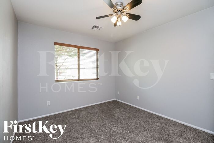 Building Photo - 375 W Jersey Way