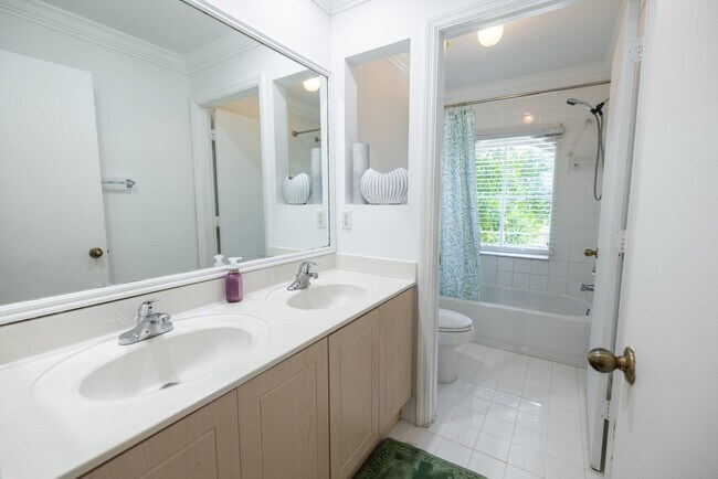 Building Photo - 4462 Lake Tahoe Cir