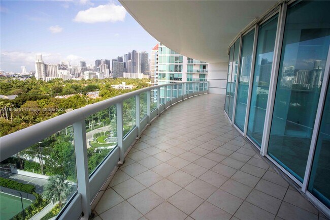 Building Photo - 2127 Brickell Ave