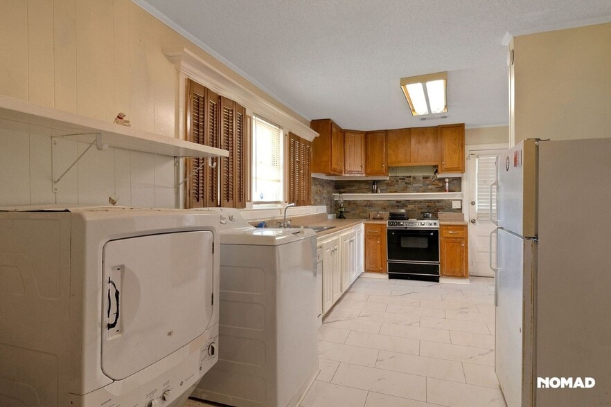 Building Photo - 141 Dockweiler Rd N