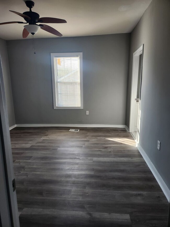 Building Photo - 1131 Hawk St