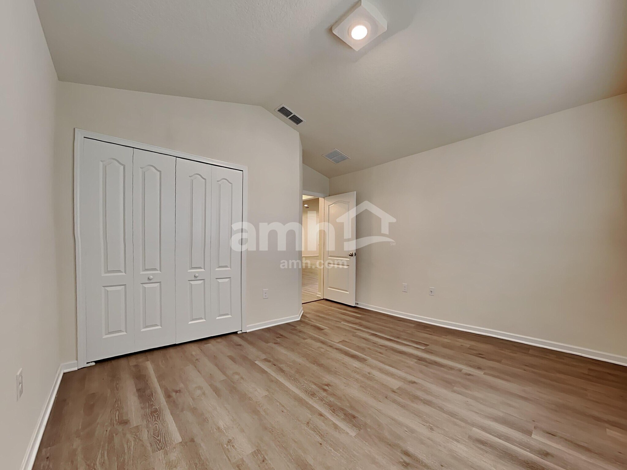 Building Photo - 297 N Hamilton Springs Rd