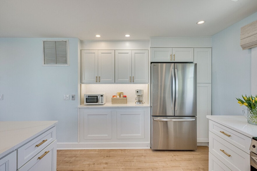 Building Photo - 1718 S Fletcher Ave