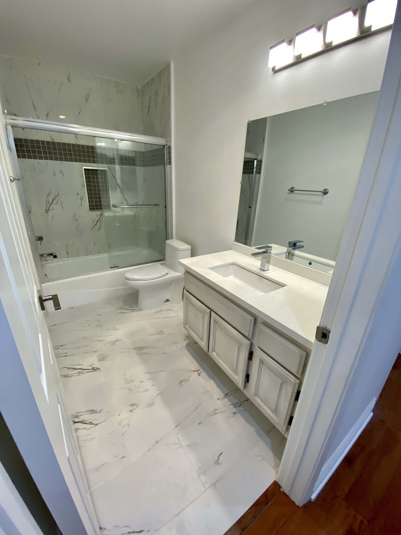 2nd bathroom - 910 S Bedford St