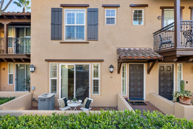 Building Photo - 19 Vinca Ct