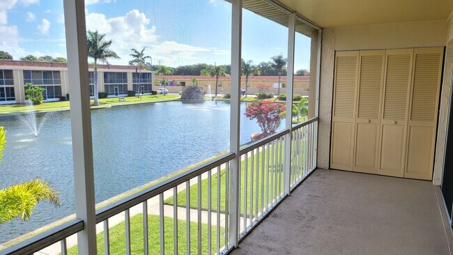 Building Photo - Best 55+ Complex in Merritt Island 3/2 open floor plan.