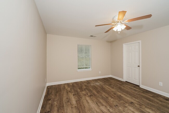Building Photo - 240 Willowridge Ln