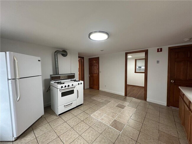 Building Photo - 177 Boyden St