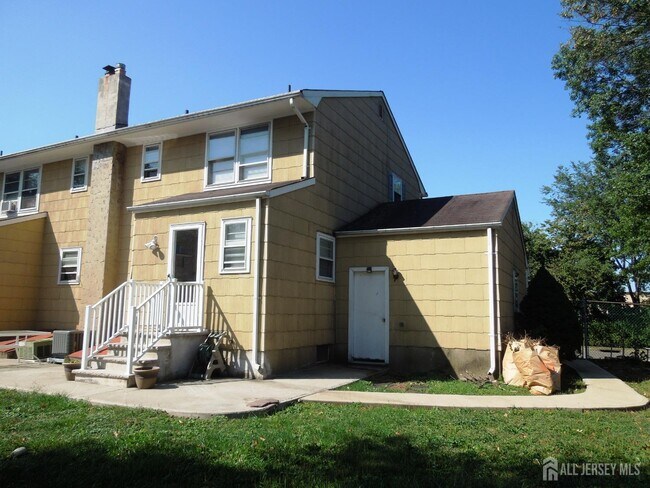 Building Photo - 2026 2nd Pl