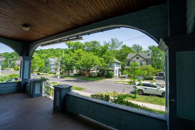 Building Photo - 960 Lancaster Ave